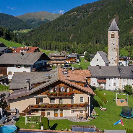 Hirschenhof Villa Dobbiaco Bagian luar foto