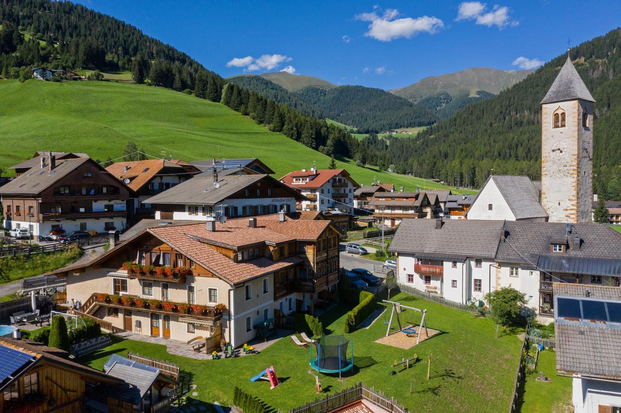 Hirschenhof Villa Dobbiaco Bagian luar foto