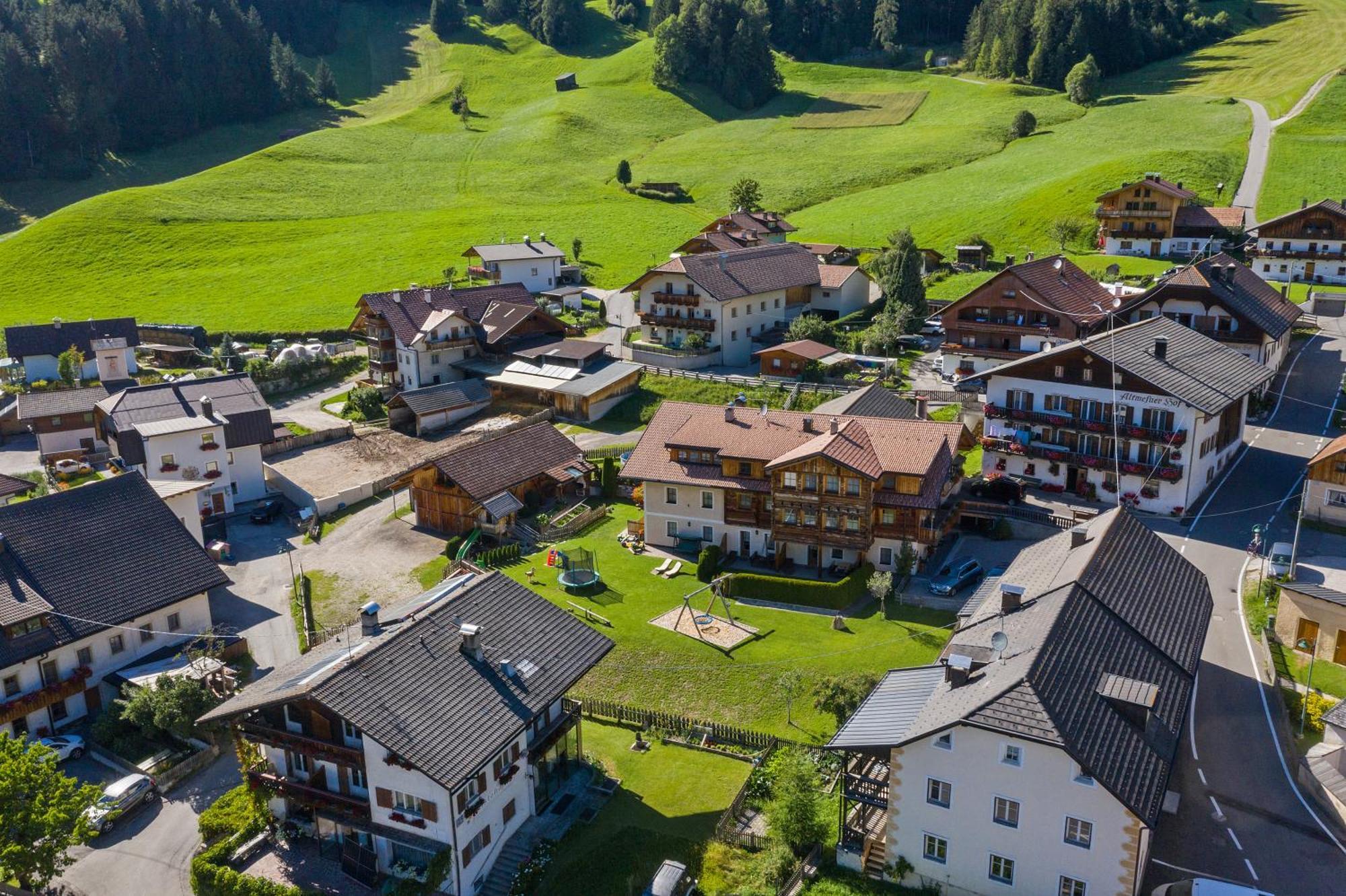 Hirschenhof Villa Dobbiaco Bagian luar foto