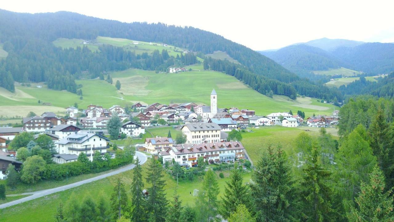 Hirschenhof Villa Dobbiaco Bagian luar foto